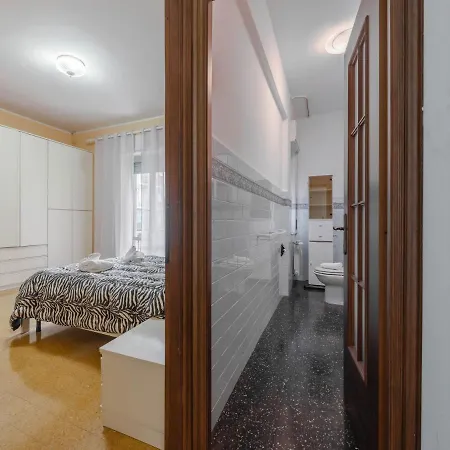 Guesthost - Casa Di Maty - Cozy With Balcony La Spezia