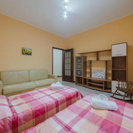 Guesthost - Casa Di Maty - Cozy With Balcony * 斯培西亚
