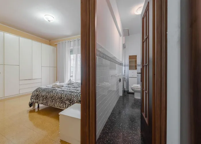 Guesthost - Casa Di Maty - Cozy With Balcony La Spezia