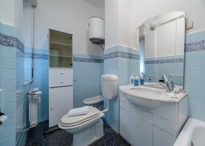 Guesthost - Casa Di Maty - Cozy With Balcony Apartment La Spezia